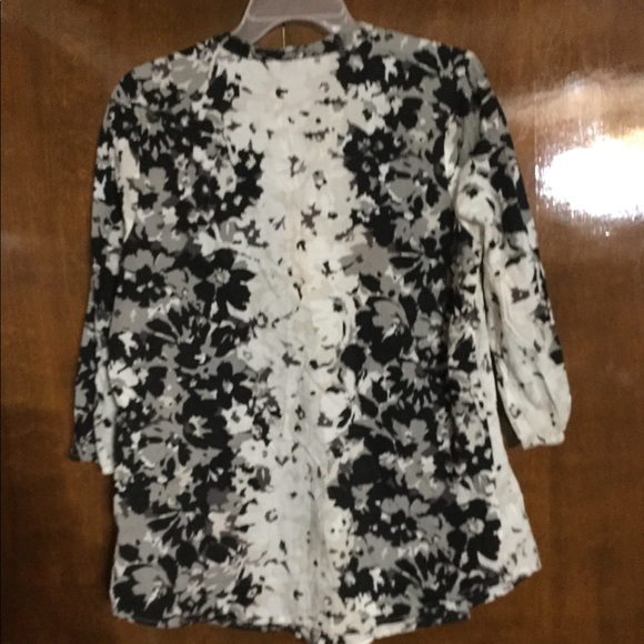 3 for $20 Liz Claiborne black and white blouse - Picture 4 of 4
